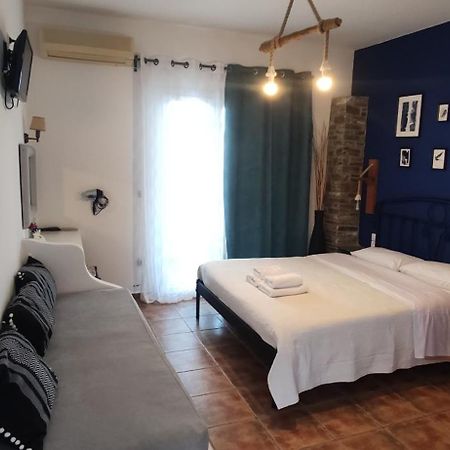 Anemos Sea View Aparthotel Batsi  Bilik gambar